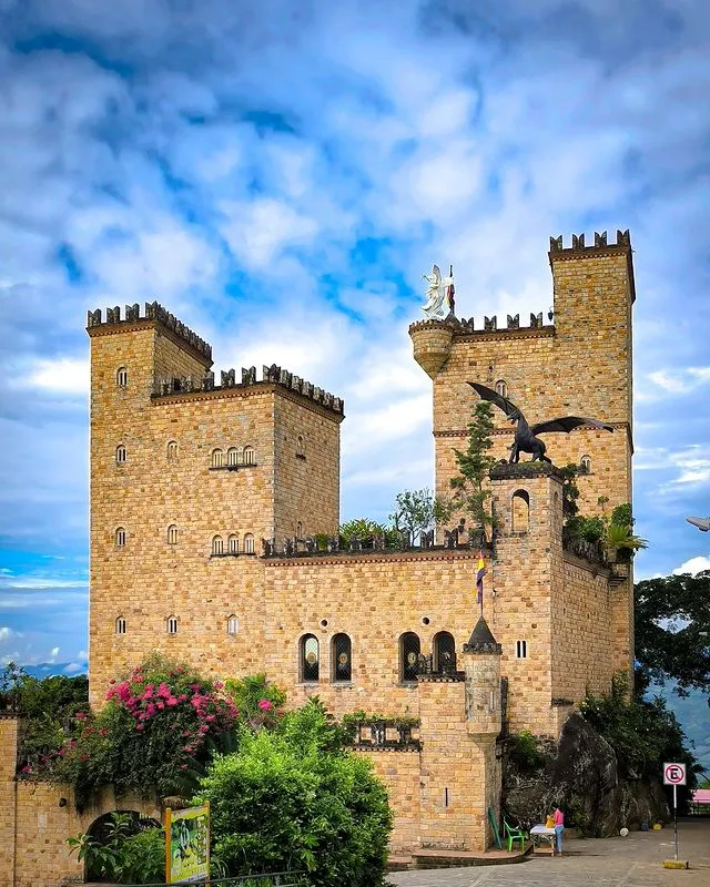 Ciudad de los Tres Pisos